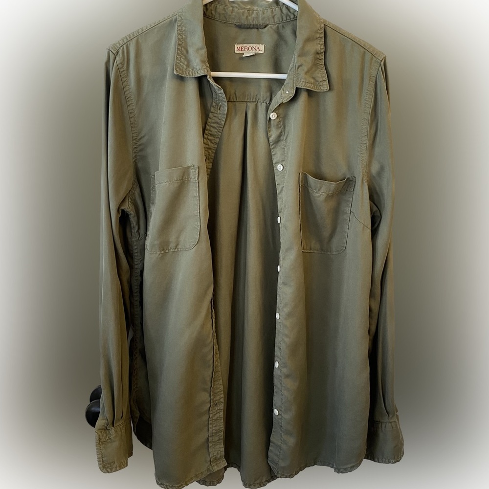 Merona button down shirt Women’s Large olive green long sleeve pockets